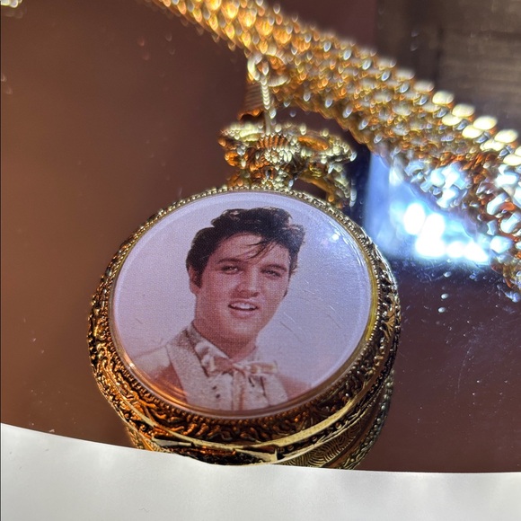 Gold Pendant ELVIS pocket watch with Portrait, that plays music 🎶 - Picture 11 of 11